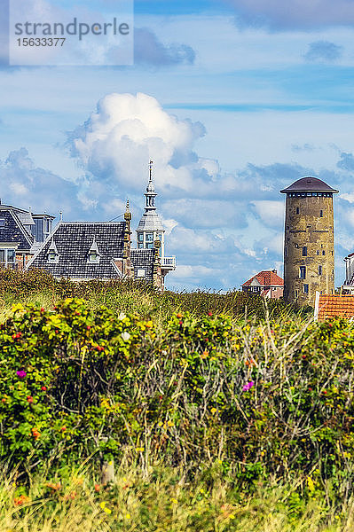 Niederlande  Zeeland  Domburg  StadtbildÂ mit altem Wasserturm