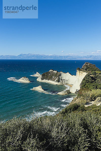Korfu vor blauem Himmel bei sonnigem Wetter  Ionische Inseln  Griechenland