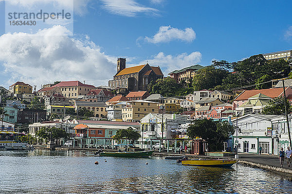 Hafen von St. Georges gegen den Himmel  Hauptstadt von Grenada  Karibik