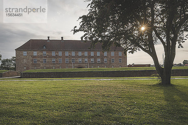 Dänemark  Sonderborg  Fassade des Schlosses Sonderborg vom Rasen aus gesehenÂ