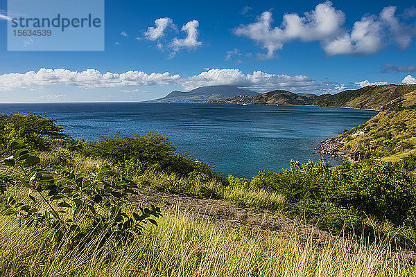 Idyllischer Blick über die südliche Halbinsel von St. Kitts  St. Kitts und Nevis  Karibik