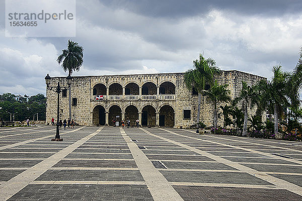 Blick auf AlcÃ¡zar de ColÃ³n bei bewölktem Himmel  Santo Domingo  Dominikanische Republik