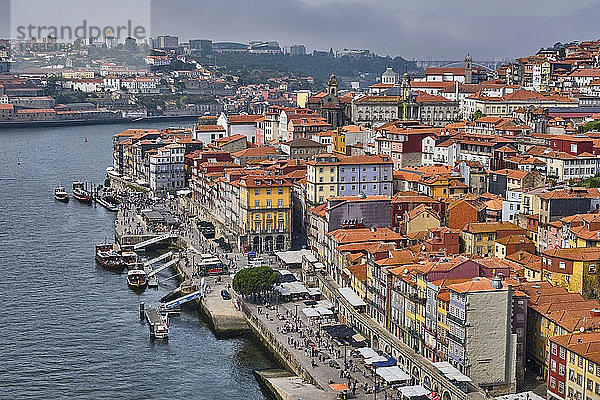 Portugal  Porto  Fluss Douro und Stadt am Wasser von oben gesehenÂ