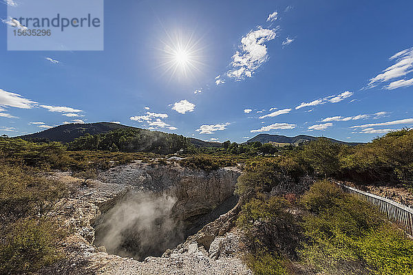 Donnerkrater  Wai-O-Tapu Thermal Wonderland  Taupo-Vulkanzone  Nordinsel  Neuseeland