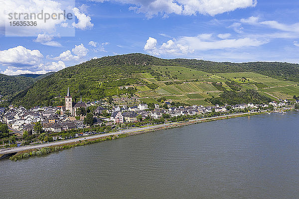 Luftaufnahme des Berges am Rhein gegen den Himmel in Lorch  Deutschland