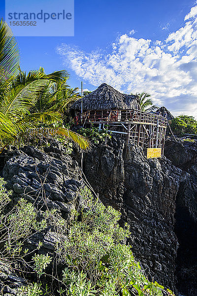 Restaurant El Cabito auf Klippe gegen Himmel  Las Galeras  Halbinsel Samana  Dominikanische Republik