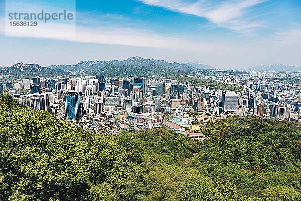 Stadtansicht vom Namsan Park  Seoul  Südkorea