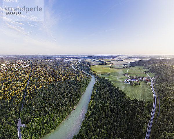 Luftaufnahme von Geretsried und Isar  Naturschutzgebiet Isarauen  TÃ¶lzer Land  Oberbayern  Bayern  Deutschland