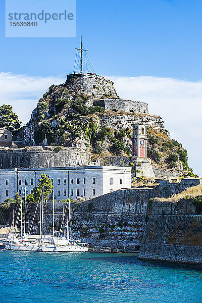 Niedrigwinkelansicht der alten Festung in Korfu-Stadt  Ionische Inseln  Griechenland