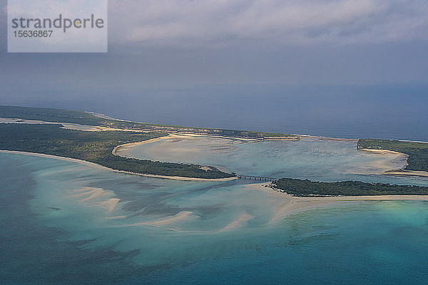 Luftaufnahme von Ouvea  gegen den bewölkten Himmel bei den Loyalty-Inseln  Neukaledonien