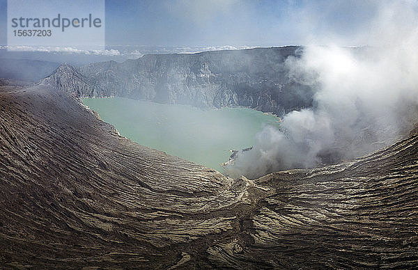 Indonesien  Java  Luftaufnahme des Vulkans Ijen