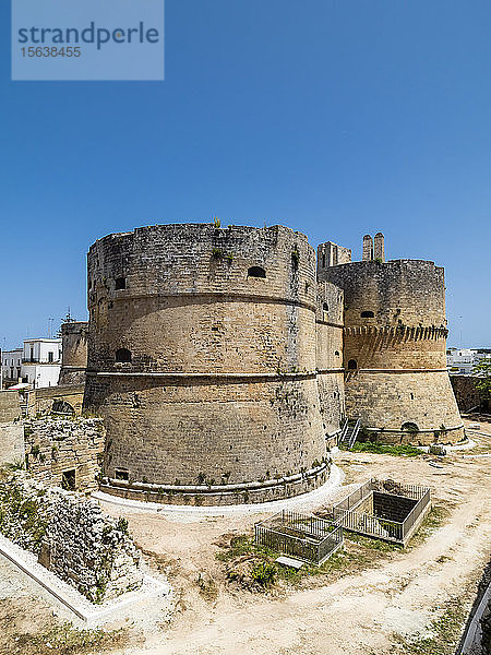 Italien  Provinz Lecce  Otranto  Türme der aragonesischen Burg