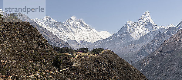 Ama Dablam und Mt. Everest  Himalaya  Solo Khumbu  Nepal