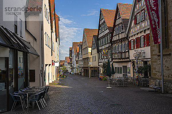 Straße inmitten von Gebäuden in Marbach am Neckar  Ludwigsburg  Baden-WÃ¼rttemberg  Deutschland