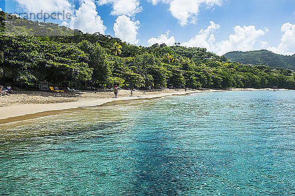 Blick auf den Strand von Prinzessin Margaret gegen den Himmel  Admiralty Bay  Bequia  St. Vincent und die Grenadinen  Karibik