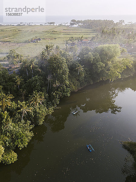 Luftaufnahme von Booten auf dem Landfluss in Bali  Indonesien