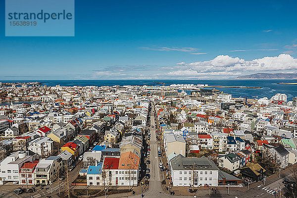 Blick auf ReykjavÃk  von der Spitze der Hallgrimskirkja; Reykjavik  Island
