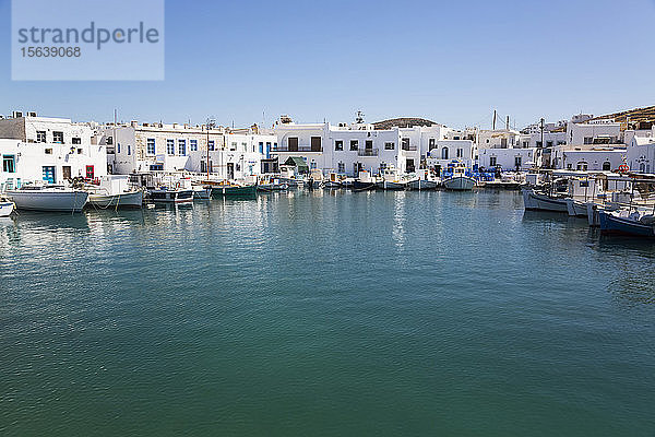 Fischerboote  Alter Hafen von Naoussa; Naoussa  Insel Paros  Kykladen  Griechenland