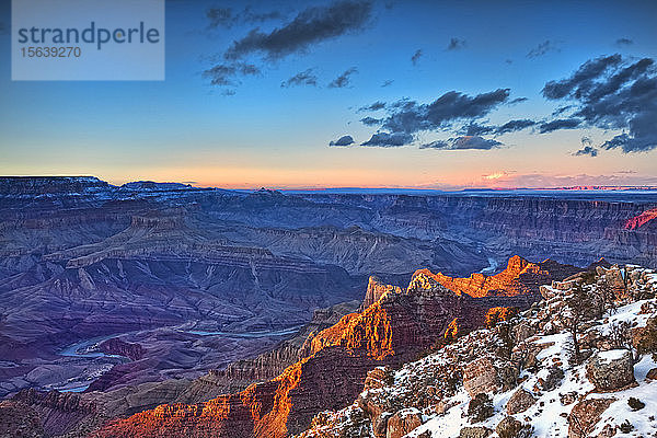 Grand Canyon National Park  Südrand bei Sonnenuntergang; Arizona  Vereinigte Staaten von Amerika