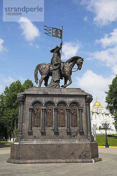 Statue des Fürsten Wladimir und des Mönchs Fjodor  Puskin-Park; Wladimir  Russland