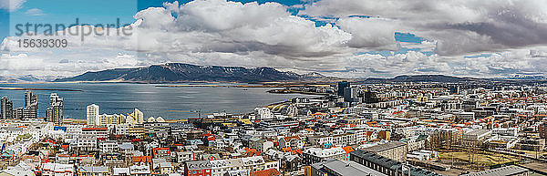 Panoramablick auf ReykjavÃk  von der Spitze der Hallgrimskirkja; Reykjavik  Island