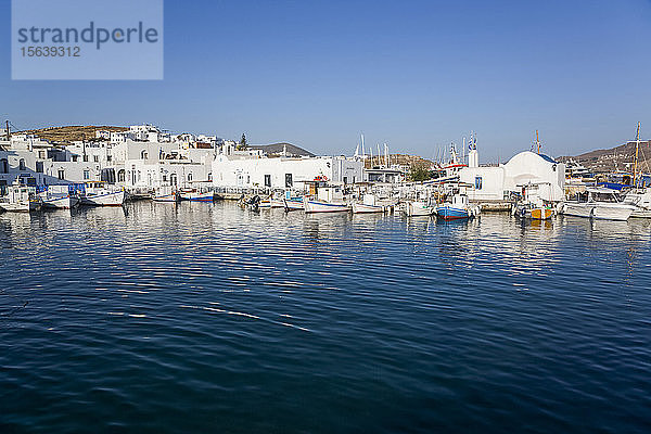 Fischerboote  Alter Hafen von Naoussa; Naoussa  Insel Paros  Kykladen  Griechenland