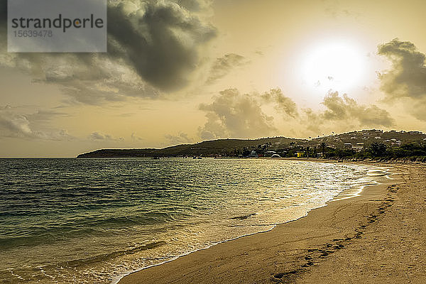 Sonnenaufgang in der Dickenson Bay  St. John's  Antigua und Barbuda