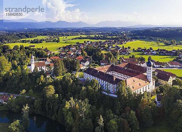 Beuerberg mit Kloster Beuerberg  bei Eurasburg  Luftbild  Tölzer Land  Oberbayern  Bayern  Deutschland  Europa
