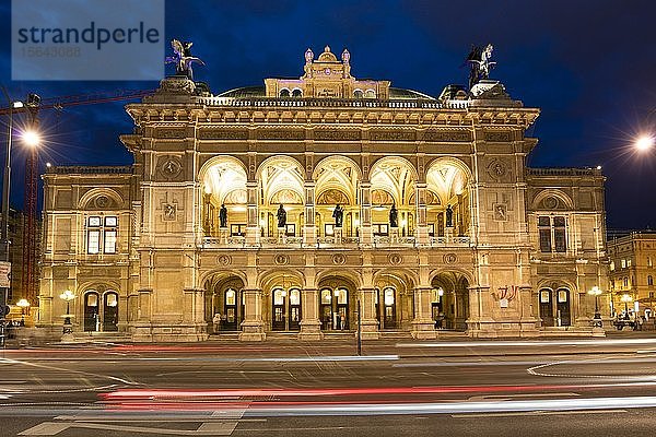 Staatsoper  Nachtaufnahme  Wien  Österreich  Europa