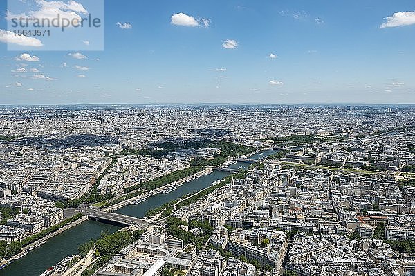 Stadtansicht mit dem Fluss Seine  Blick vom Eiffelturm  Paris  Frankreich  Europa