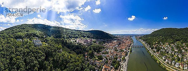 Luftaufnahme  Heidelberger Schloss und Altstadt von Heidelberg mit Neckar  Baden-Württemberg  Deutschland  Europa