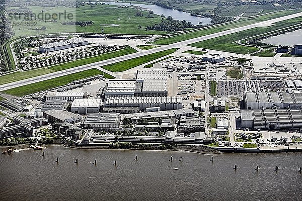 Airbus  Werksgelände mit Produktionsanlagen  Werft und Flughafen  Finkenwerder  Hamburg  Deutschland  Europa