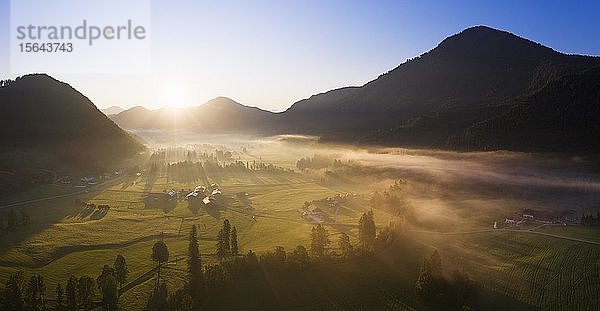 Sonnenaufgang mit Bodennebel  Jachenau  Isarwinkel  Luftbild  Oberbayern  Bayern  Deutschland  Europa