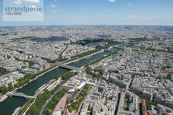 Stadtansicht mit dem Fluss Seine  Blick vom Eiffelturm  Paris  Frankreich  Europa
