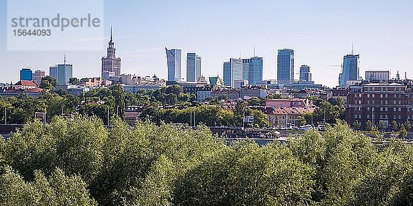 Blick auf Skyline mit Wolkenkratzern und Kulturpalast  Stadtzentrum  Warschau  Polen  Europa