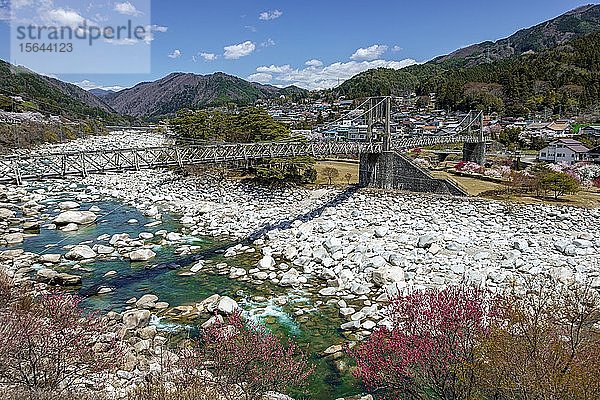 Momosuke-Brücke über den Fluss Kiso  Nagiso  Kiso-Tal  Nagano  Japan  Asien