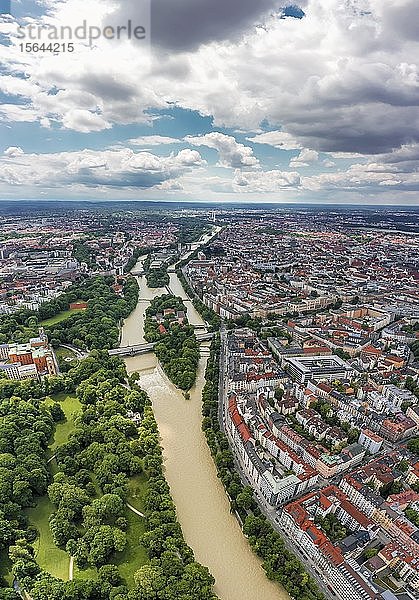 Luftbild  Stadtansicht  Isar bei Hochwasser mit Praterinsel und Museumsinsel  Oberbayern  Bayern  Deutschland  Europa