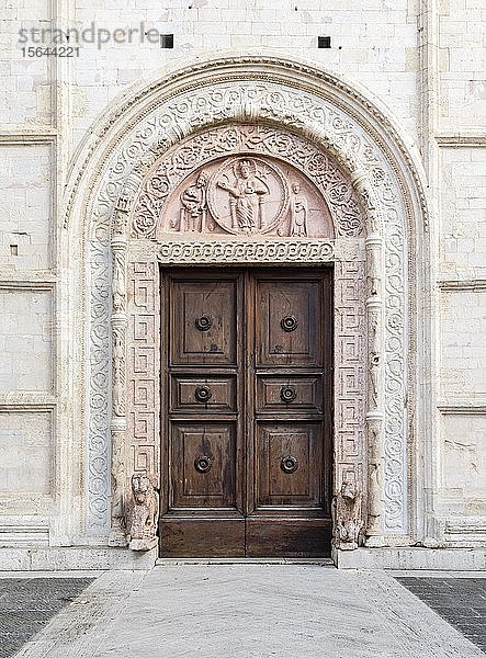 Romanisches Hauptportal  Dom San Rufino  Assisi  Provinz Perugia  Umbrien  Italien  Europa