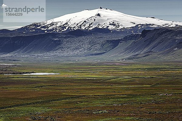 Landschaft  vulkanischer Rückengletscher Snæfellsjökull  Snaefellsjökull  bei Arnarstapi  Halbinsel Snæfellsnes  Snaefellsnes  Westisland  Island  Europa