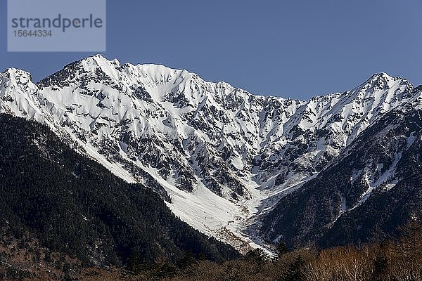 Vulkan Mount Hotaka mit Schnee  Berglandschaft im Winter  Japanische Alpen  Kamikochi  Nagano  Japan  Asien