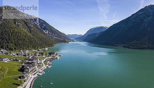 Luftaufnahme des Dorfes Pertisau am Achensee  Tirol  Österreich  Europa