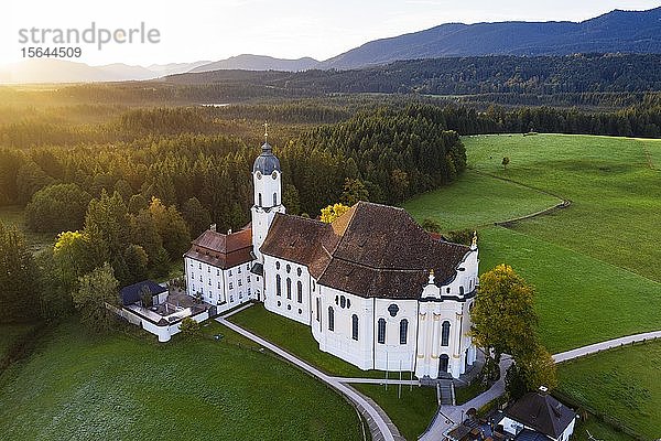 Wieskirche bei Sonnenaufgang  Wallfahrtskirche zum Gegeißelten Heiland auf der Wies  Wies  bei Steingaden  Pfaffenwinkel  Luftbild  Oberbayern  Bayern  Deutschland  Europa