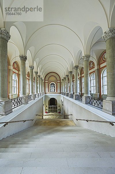 Arkade und Haupttreppenhaus  Staatsbibliothek  München  Oberbayern  Bayern  Deutschland  Europa