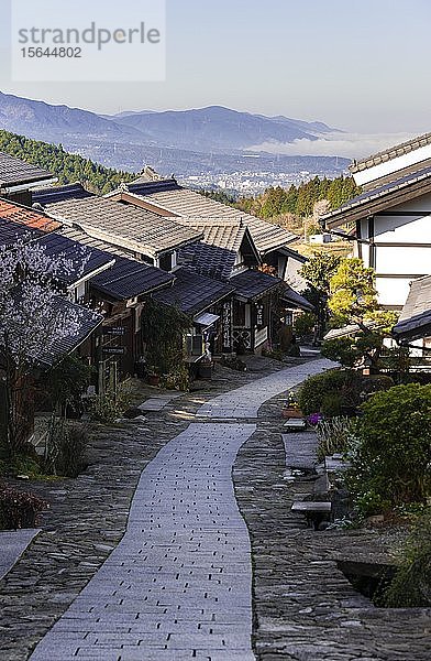 Historisches Dorf an der Straße Nakasend?  Traditionelle Häuser  Magome-juku  Magome  Kiso-Tal  Japan  Asien