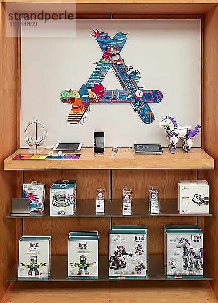 Apple Store  elektronisches Spielzeug zum Verkauf in Regalen  Ginza  Chuo City  Tokio  Japan  Asien