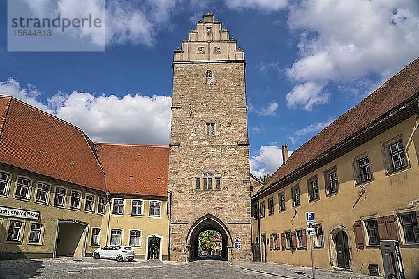 Rothenburger Tor in der Altstadt von Dinkelsbühl  Mittelfranken  Bayern  Deutschland  Europa