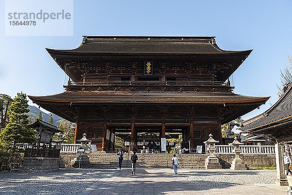 Sammon Tor  Buddhistischer Zenk?-ji-Tempel  Nagano  Japan  Asien