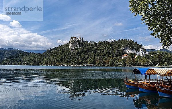 Bleder See  mit Burg und Kirche von Bled  Bled  Region Oberkrain  Slowenien  Europa