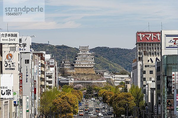 Straße und Stadt Himeji  Burg Himeji  Himeji-j?  Shirasagij? oder Burg Weißer Reiher  Himeji  Präfektur Hy?go  Japan  Asien