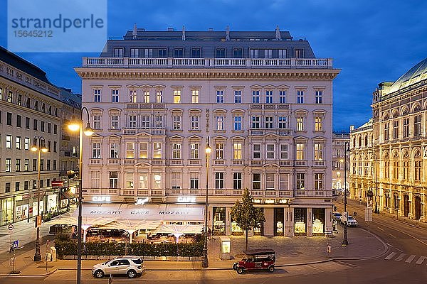 Hotel Sacher  Nachtaufnahme  Wien  Österreich  Europa